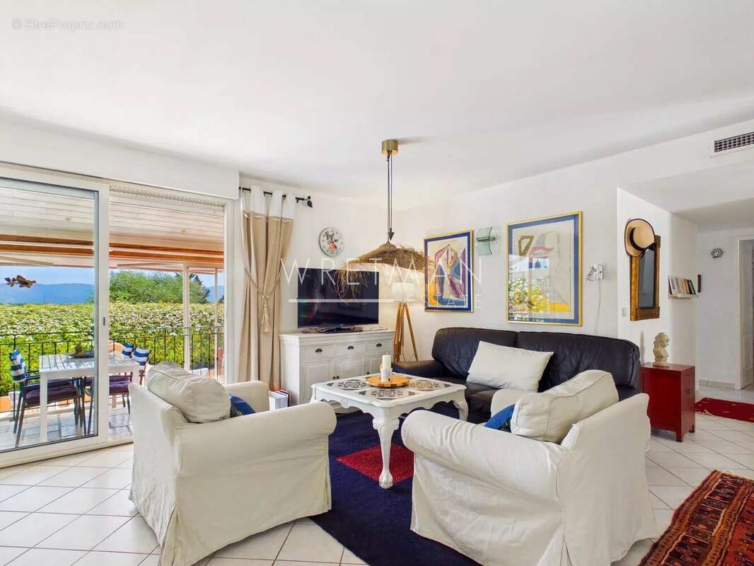 Villa bien entretenue avec piscine et vue dégagée - Le Luc - photo 10