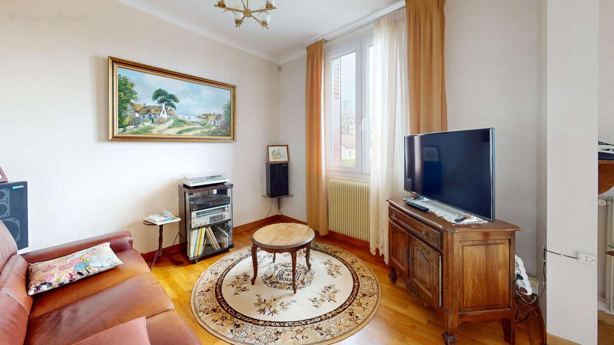 Maison à NAZELLES-NEGRON