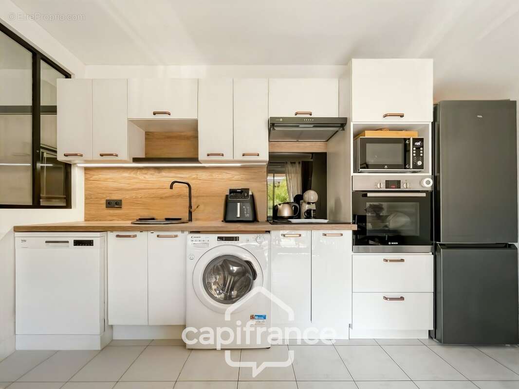 Appartement 40m2 rénové et climatisé, en rez de jardin , une chambre et sa salle de douche, sa terrasse couverte ,, piscine rési - photo 13