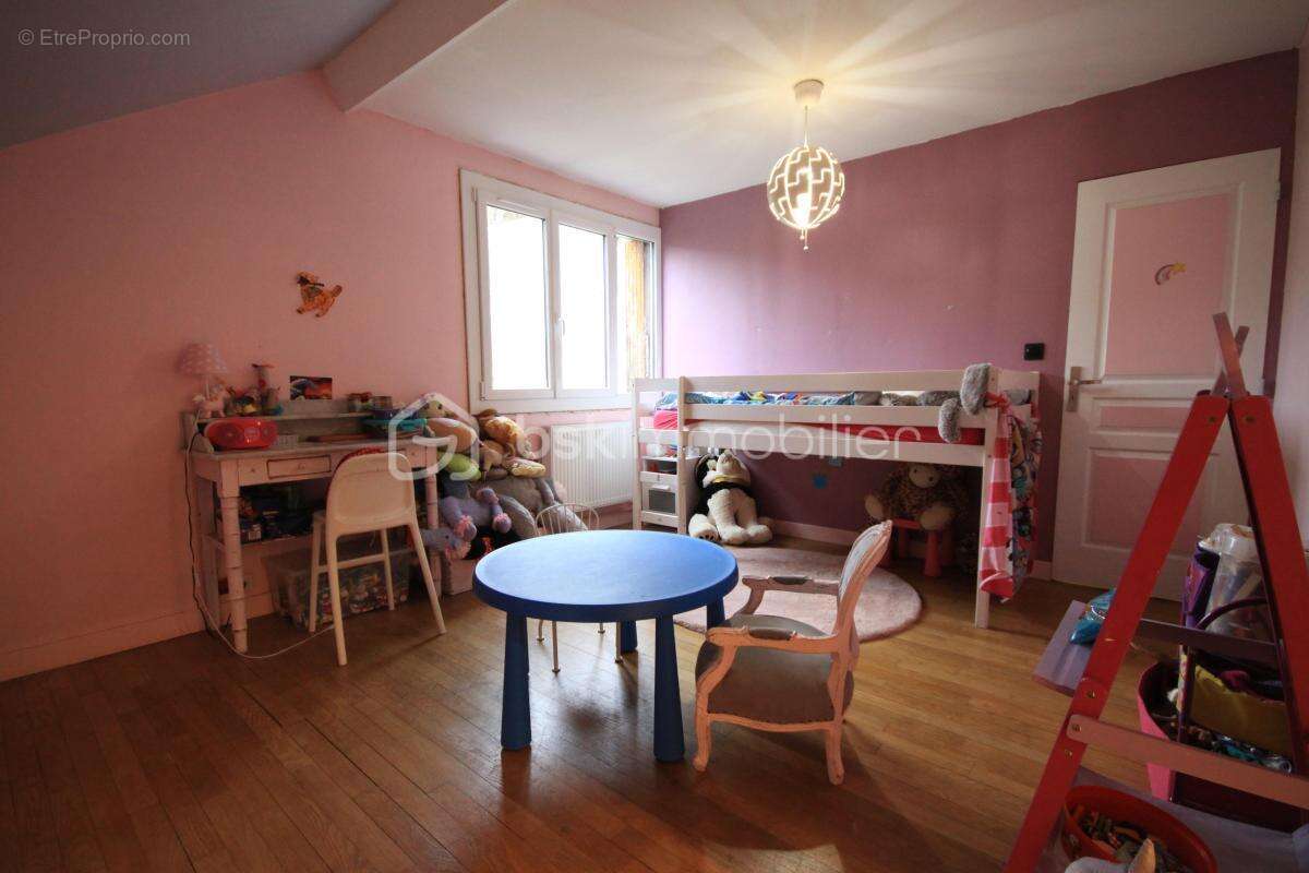 Maison familiale sur sous-sol total - Travaux à prévoir - photo 7