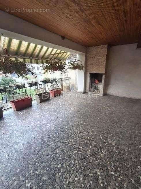 Maison à VILLENEUVE-L'ARCHEVEQUE