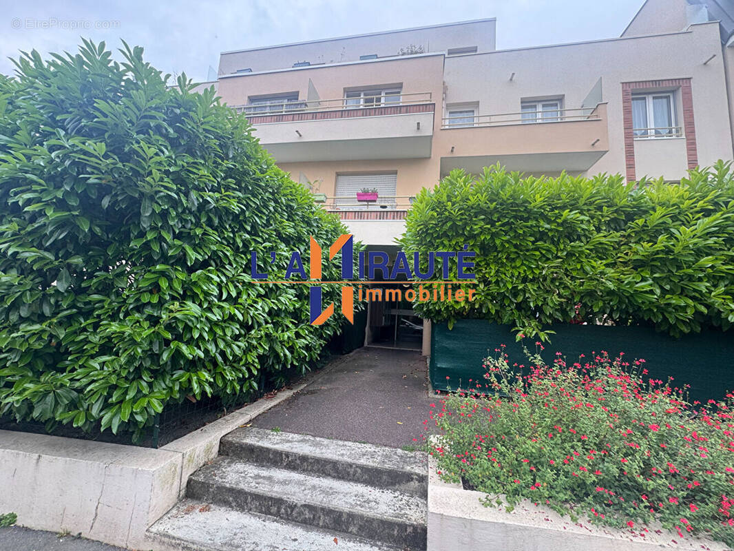 Appartement à HOUILLES