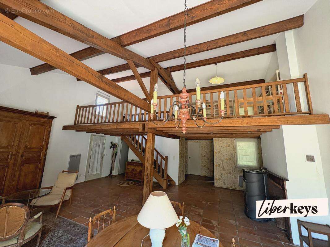 Belle maison familiale de 175 m² sur terrain arboré de 2 963 m² exposé plein sud - photo 2