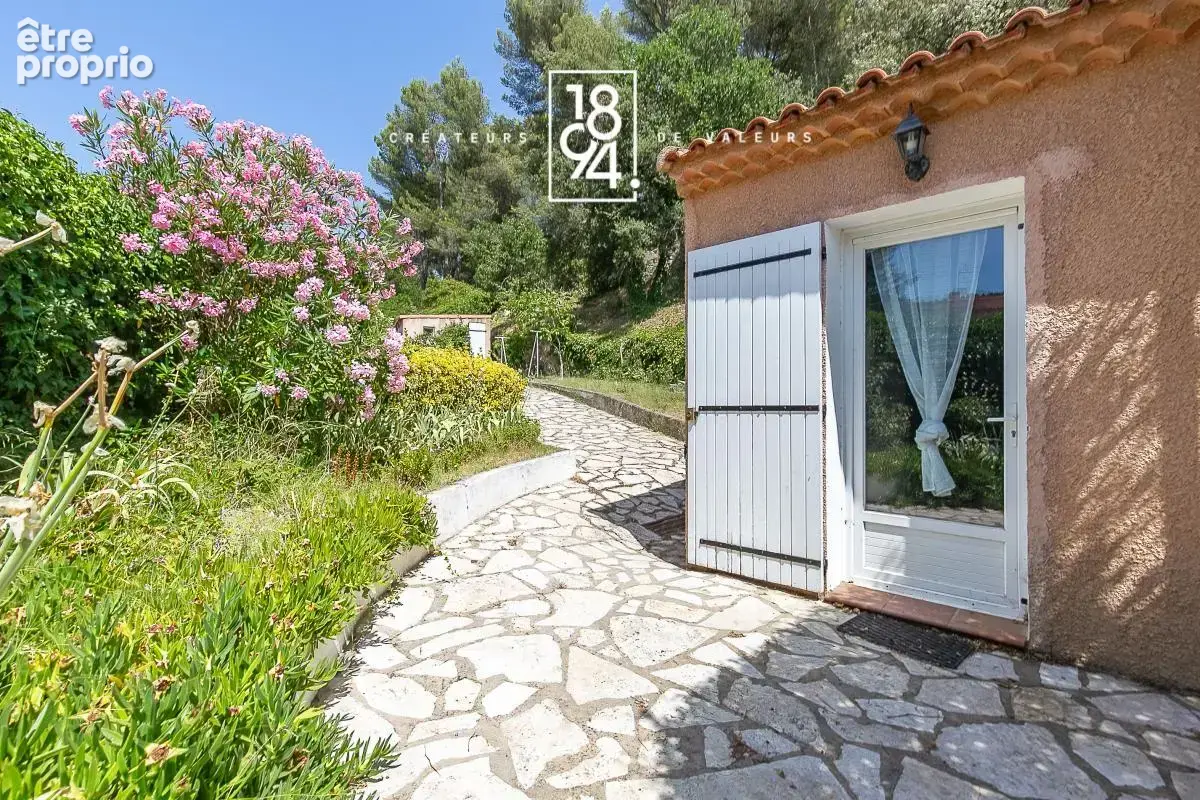Maison familiale d'environ 160 m² avec piscine édifiée sur un terrain de 1 430 m² entre Eoures et Aubagne 13400 - photo 17