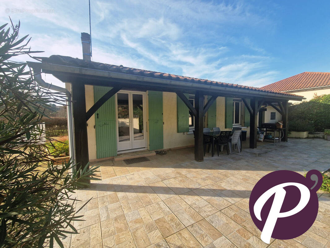 Maison à COUZE-ET-SAINT-FRONT