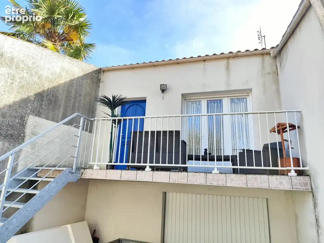 Ensemble immobilier de 108 m2 divisé en 2 logements T2 bis avec garage, cour et balcon - photo 13