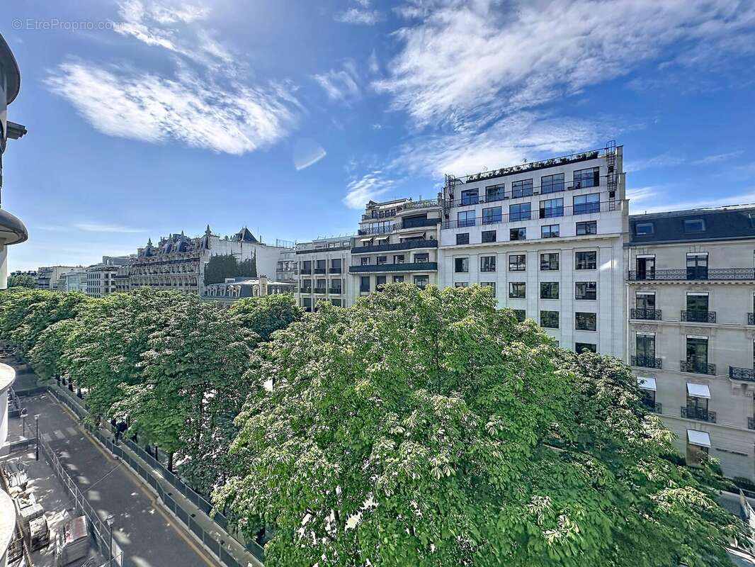 Appartement à PARIS-8E