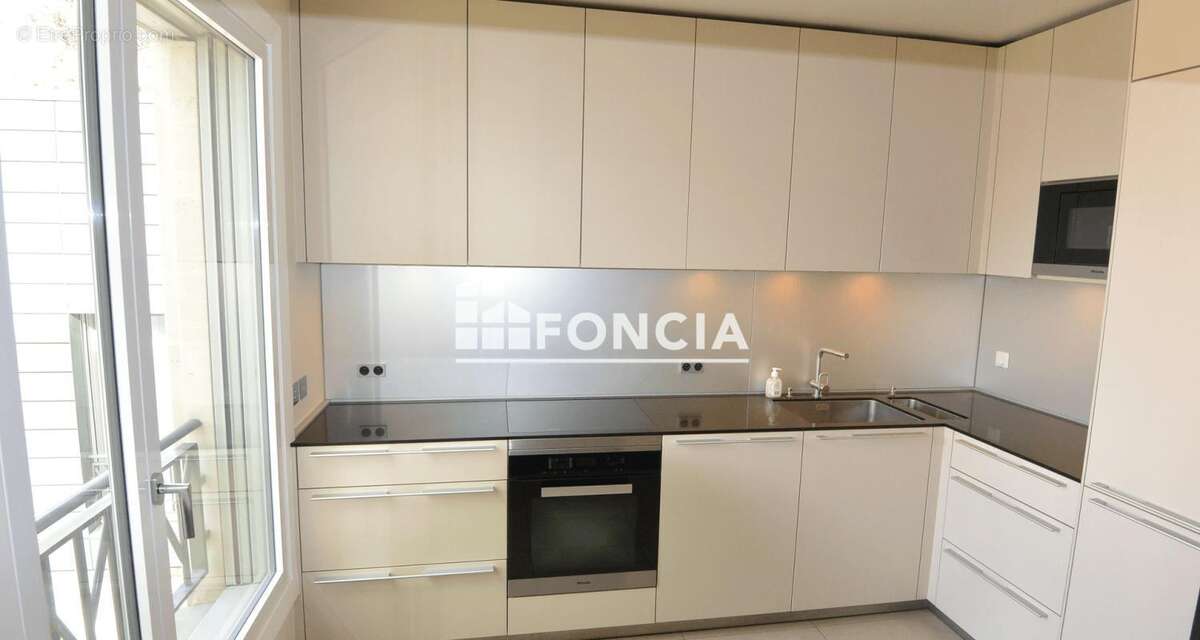 Appartement à PARIS-7E