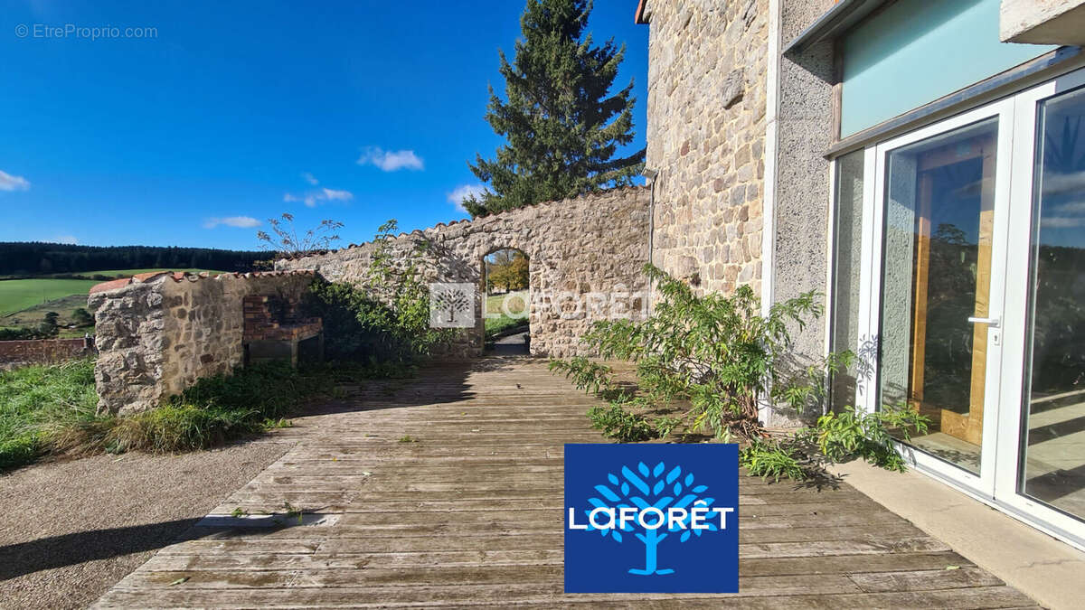 Appartement à SAINT-GENEST-MALIFAUX