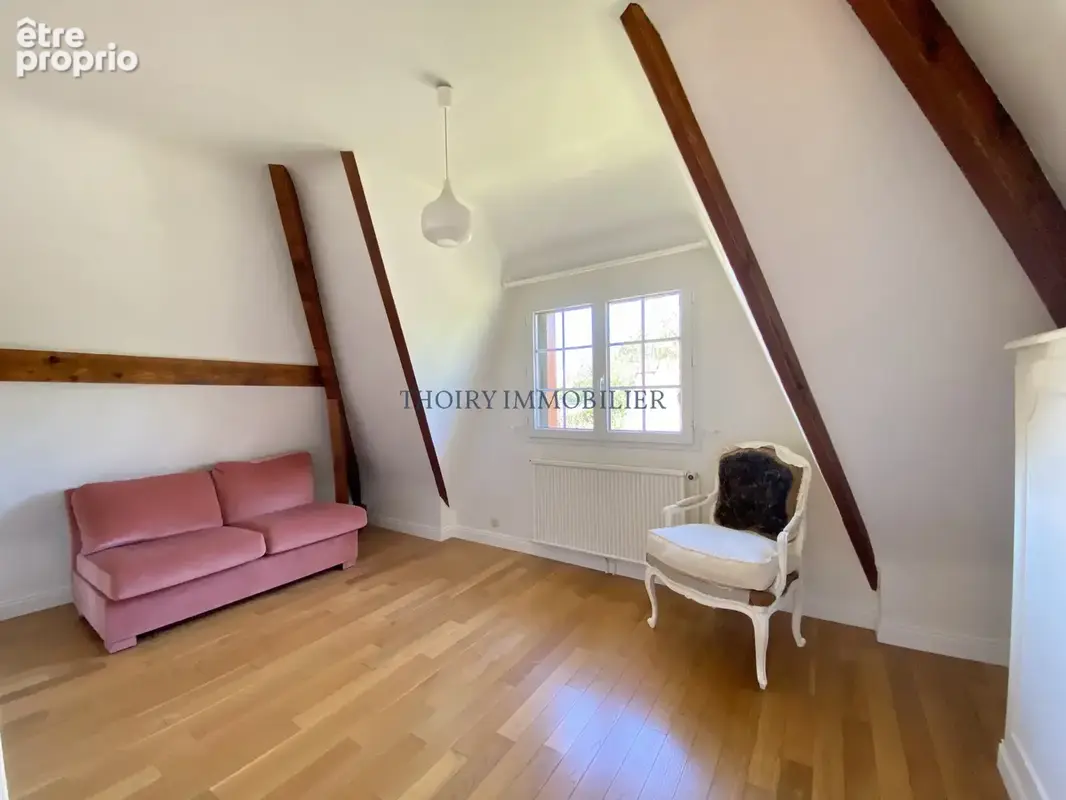 Proche Thoiry. Charmante chaumière de 5 pièces sur 2034 m2 de terrain. - photo 21