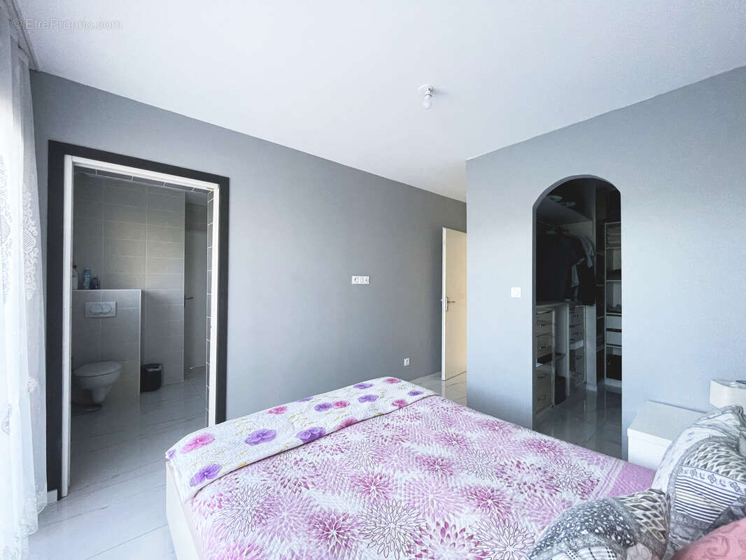 Maison à SALAISE-SUR-SANNE