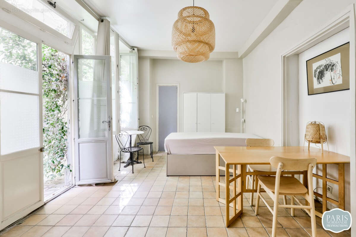 Appartement à PARIS-1E