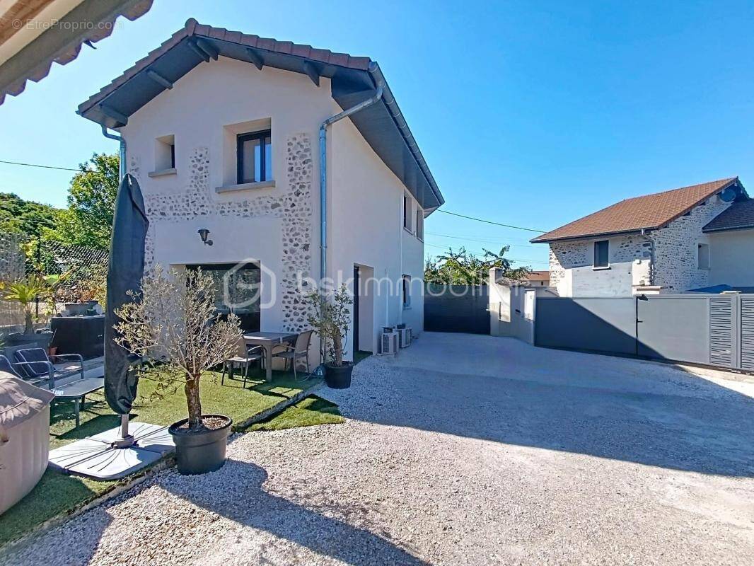 Maison à BEAUCROISSANT