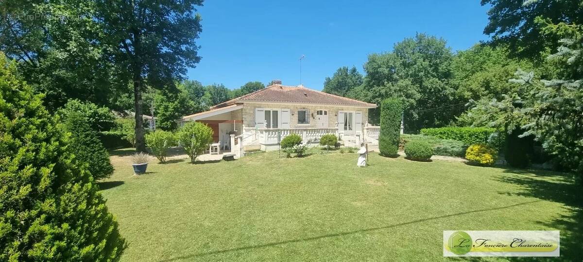 Maison à PUYMOYEN