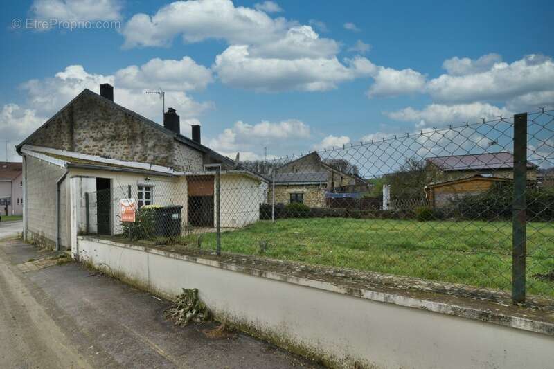 Maison à POURU-SAINT-REMY
