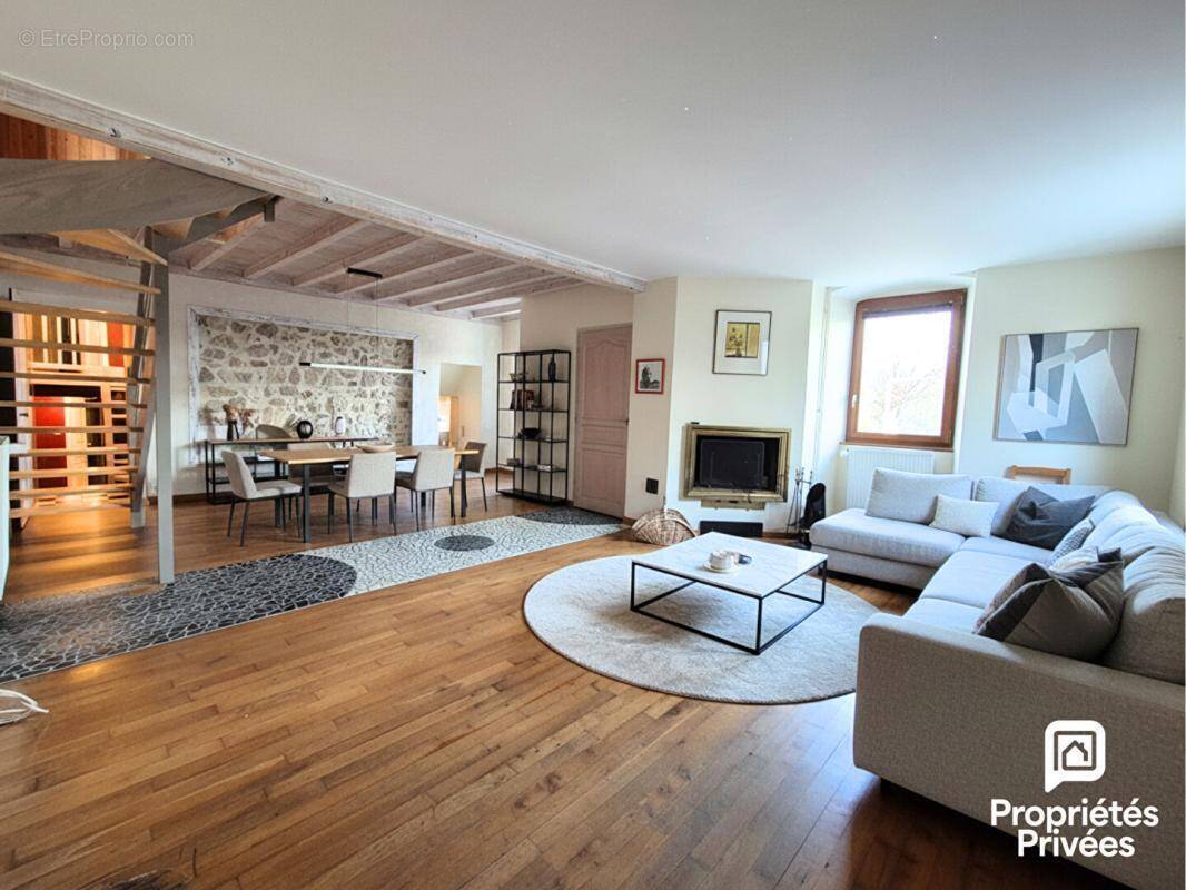 Maison à BELLEGARDE-SUR-VALSERINE