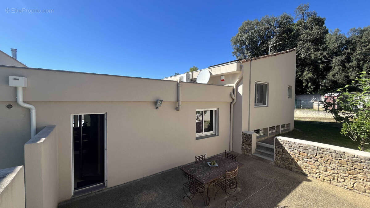 Maison à SAINT-MARCEL-DE-CAREIRET