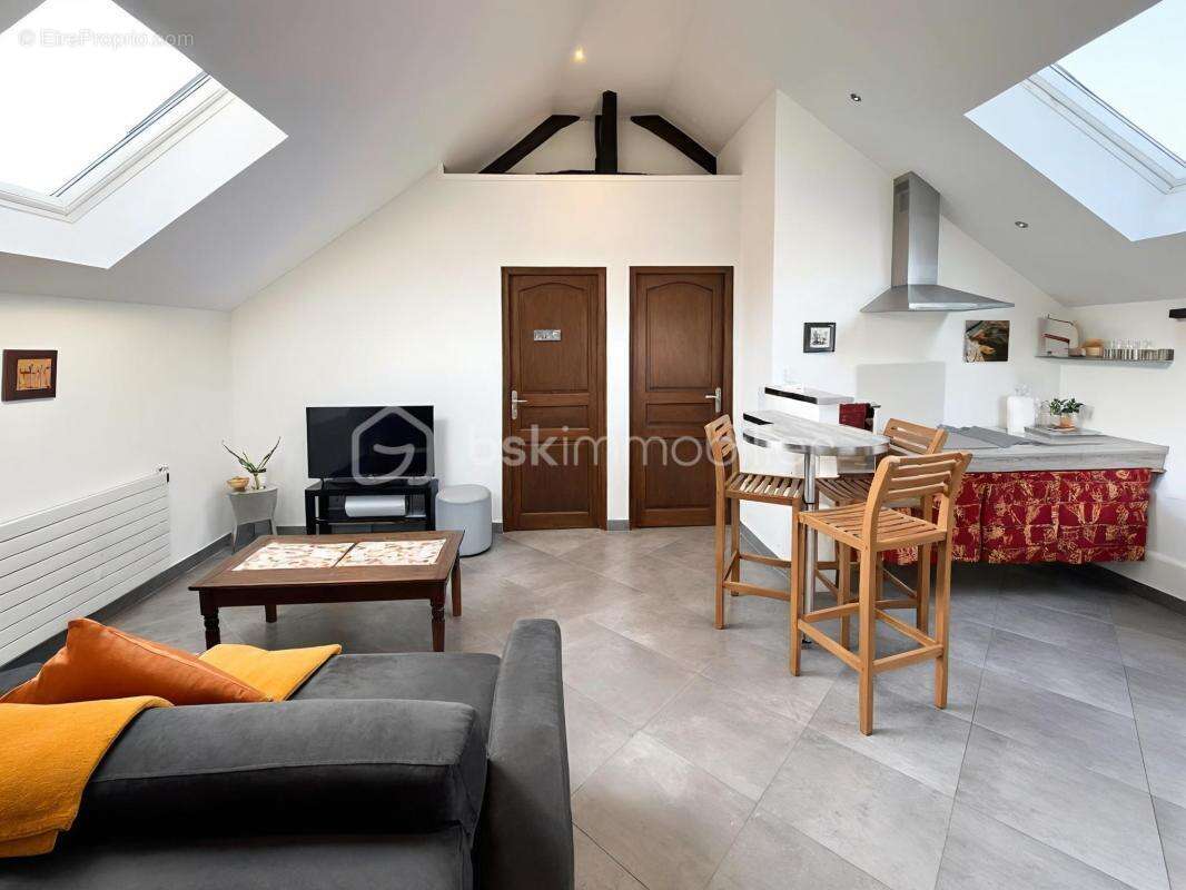 Commerce à FONTENAY-LES-BRIIS