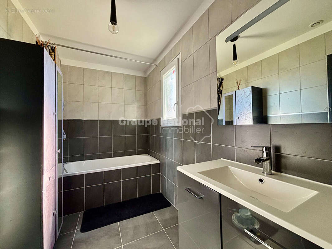 Maison à LA ROUVIERE