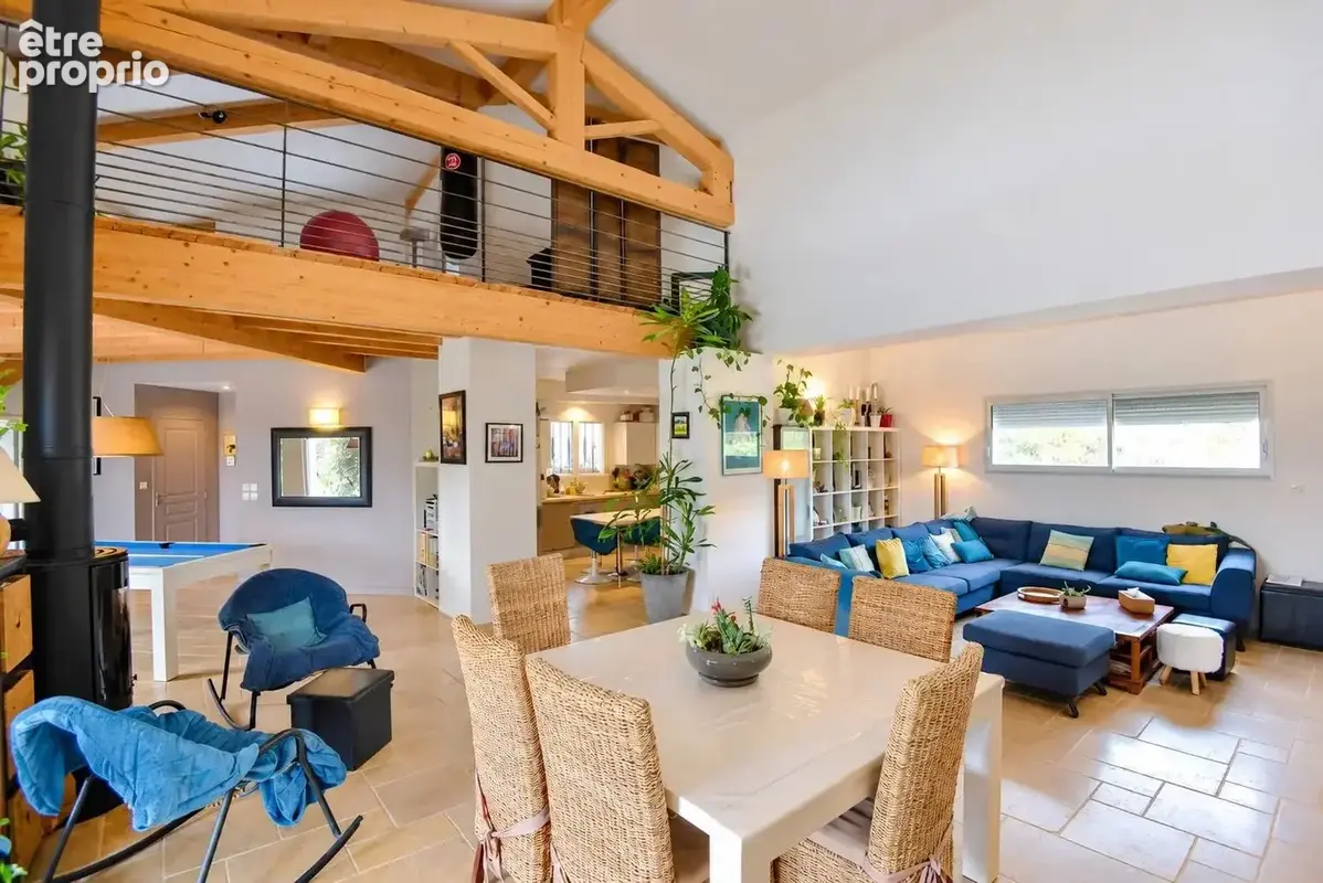Saint-Paul-en-Forêt – Villa avec piscine, cinq chambres et séjour cathédrale - photo 4