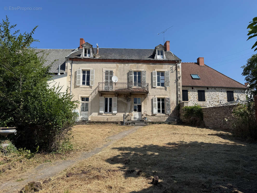 Auv 1227 : Maison de bourg à rénover, jardin, garages et grange - photo 30