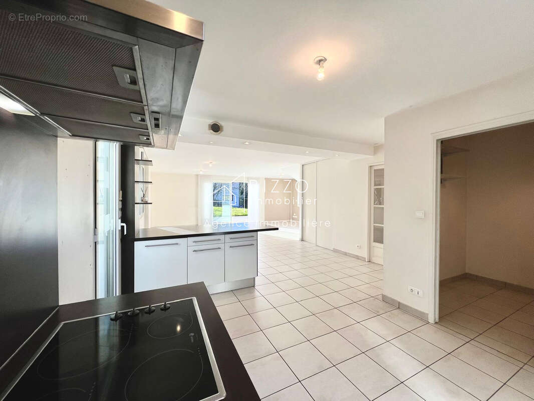 Maison à CRAN-GEVRIER