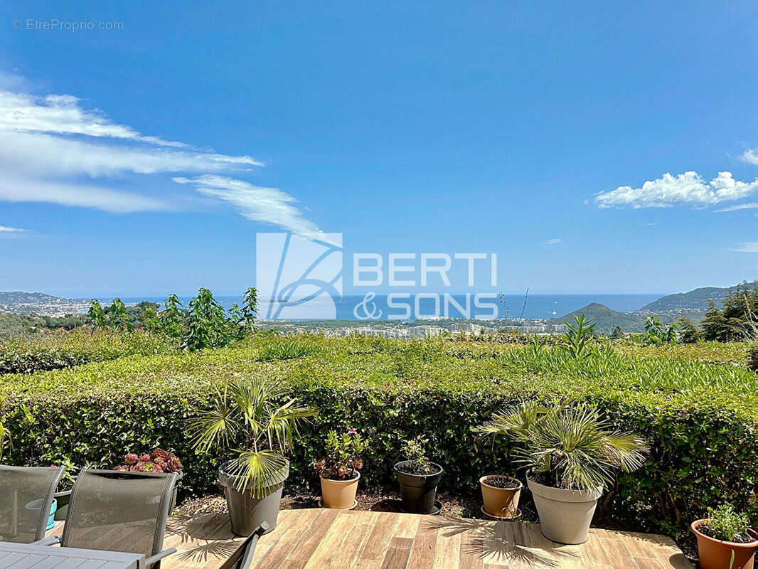 Appartement à MANDELIEU-LA-NAPOULE