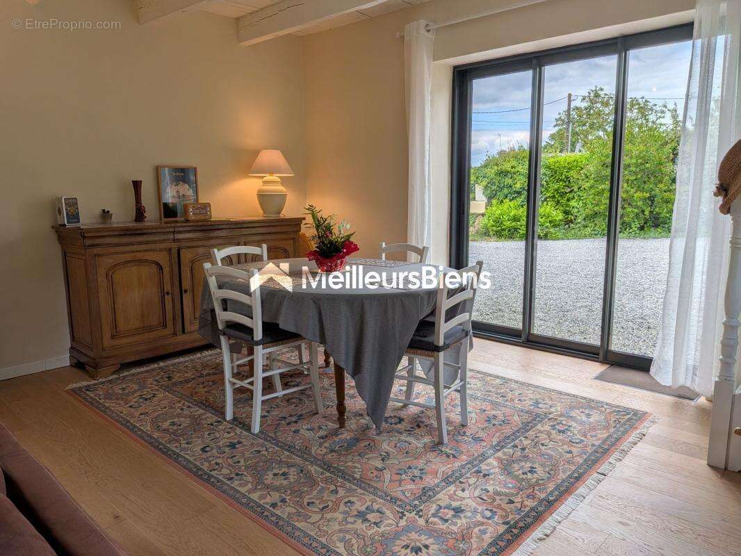 Charmante petite maison 2 chambres sur 800 m² terrain - Garage - photo 8