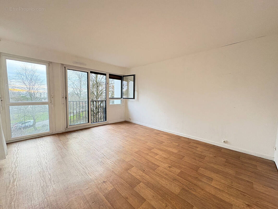 Appartement à VERRIERES-LE-BUISSON