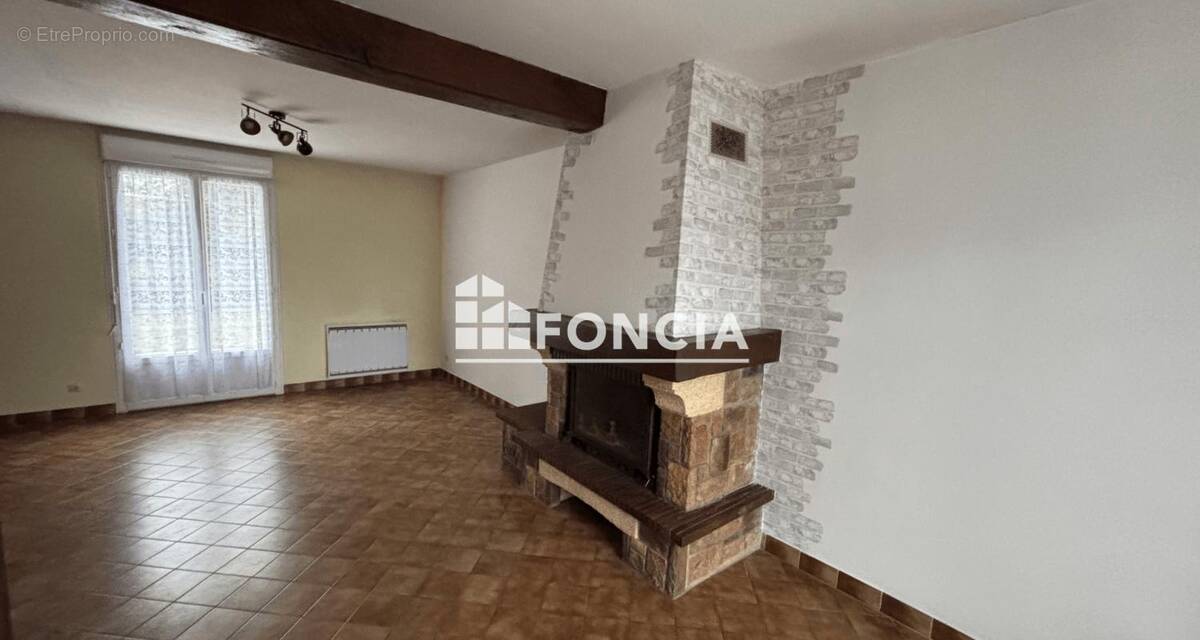 Maison à COURGENARD