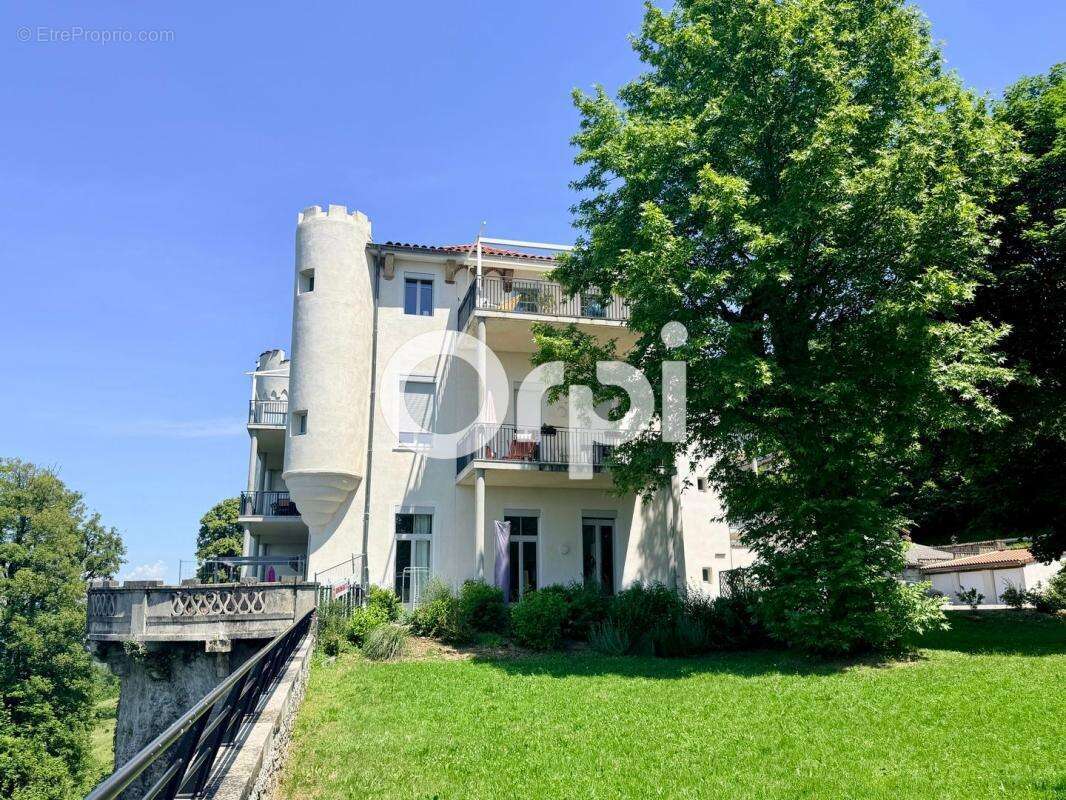 Appartement à LA COMBE-DE-LANCEY