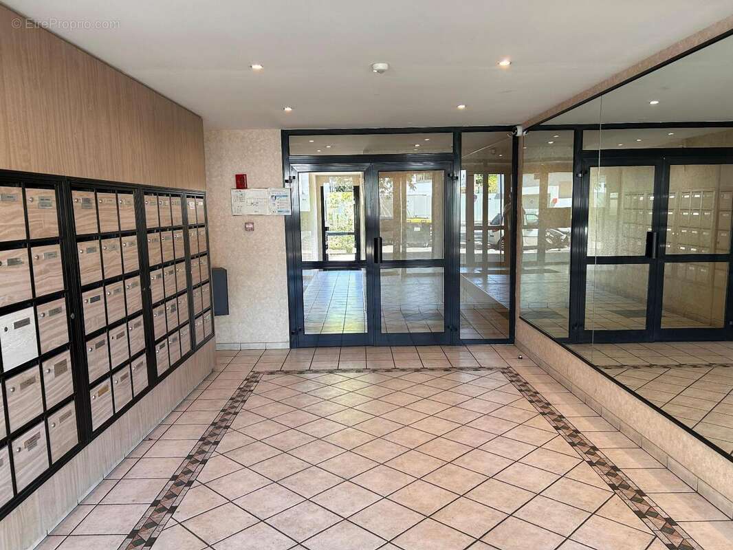   - Appartement à LYON-8E