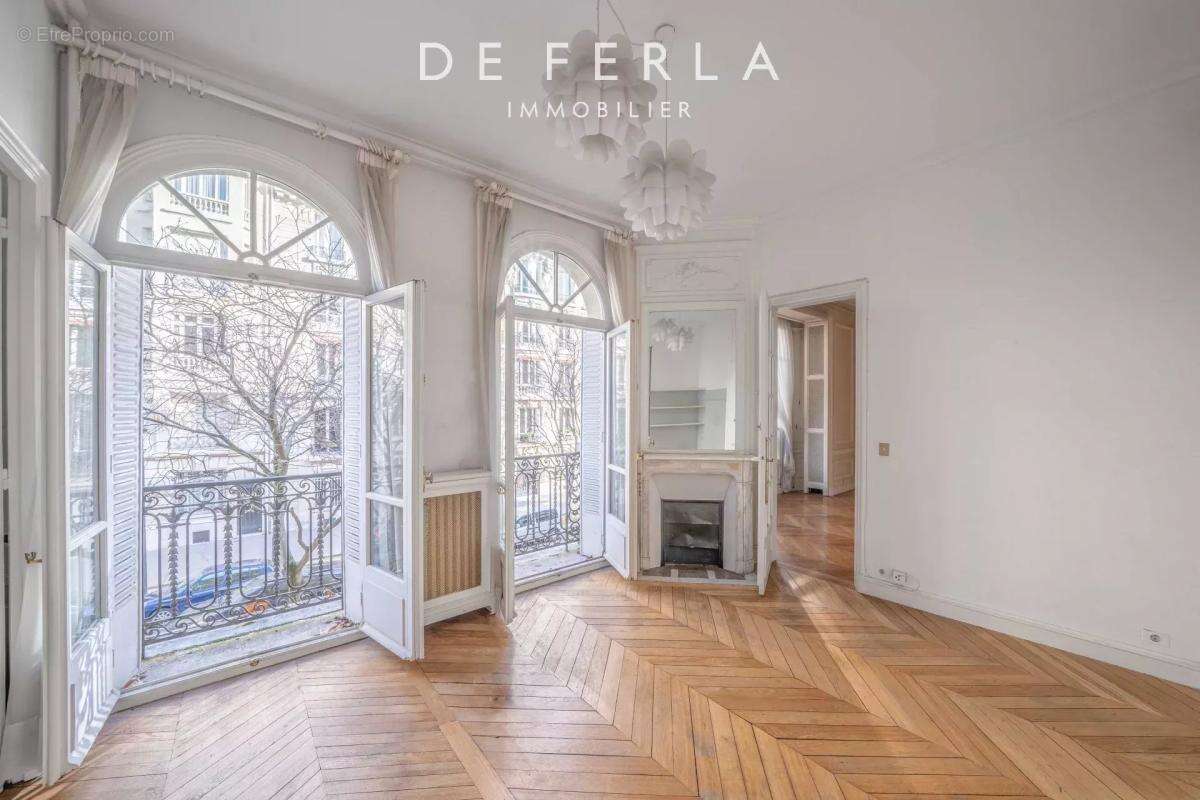 Appartement à PARIS-7E