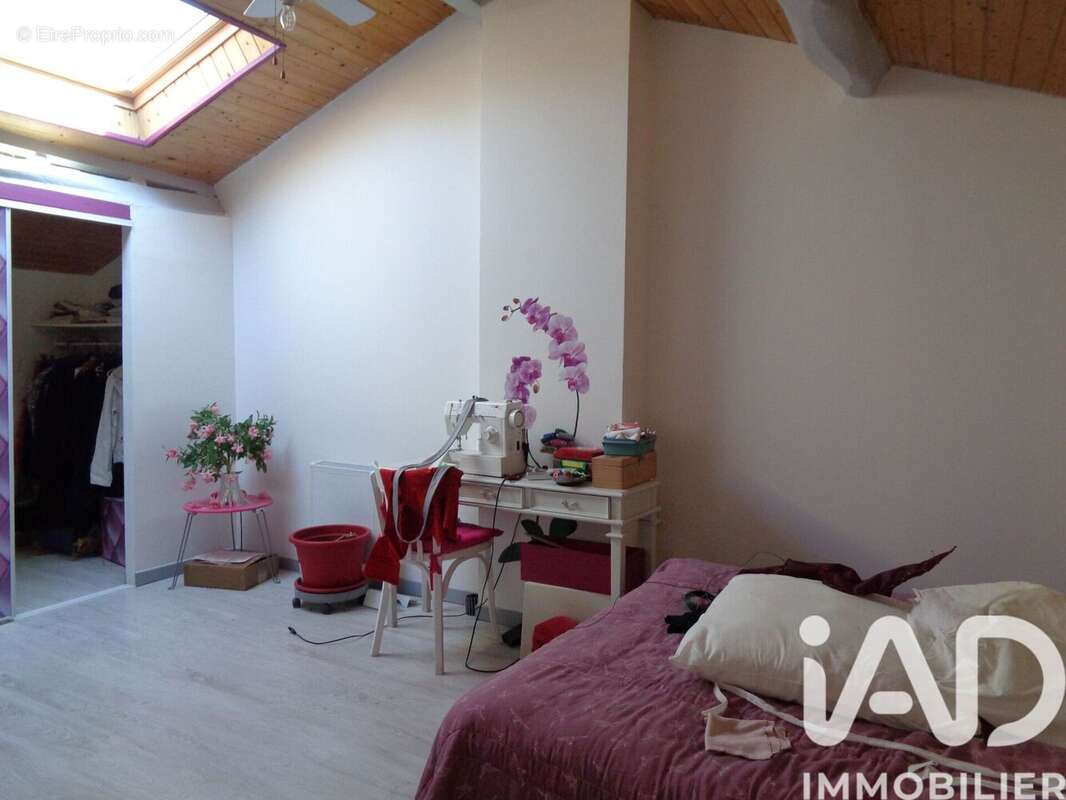 Maison 300 m² à Preguillac  - photo 8