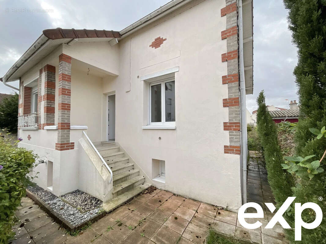 Maison à SAINTE-SAVINE