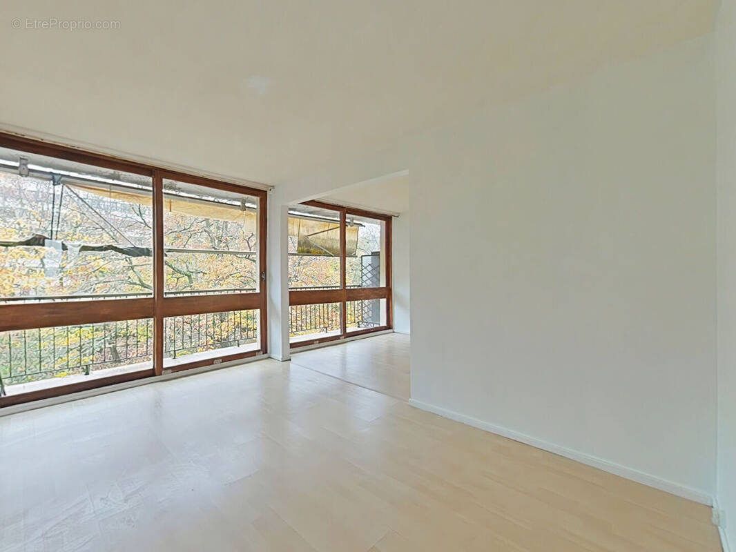 Appartement à FONTENAY-LE-FLEURY