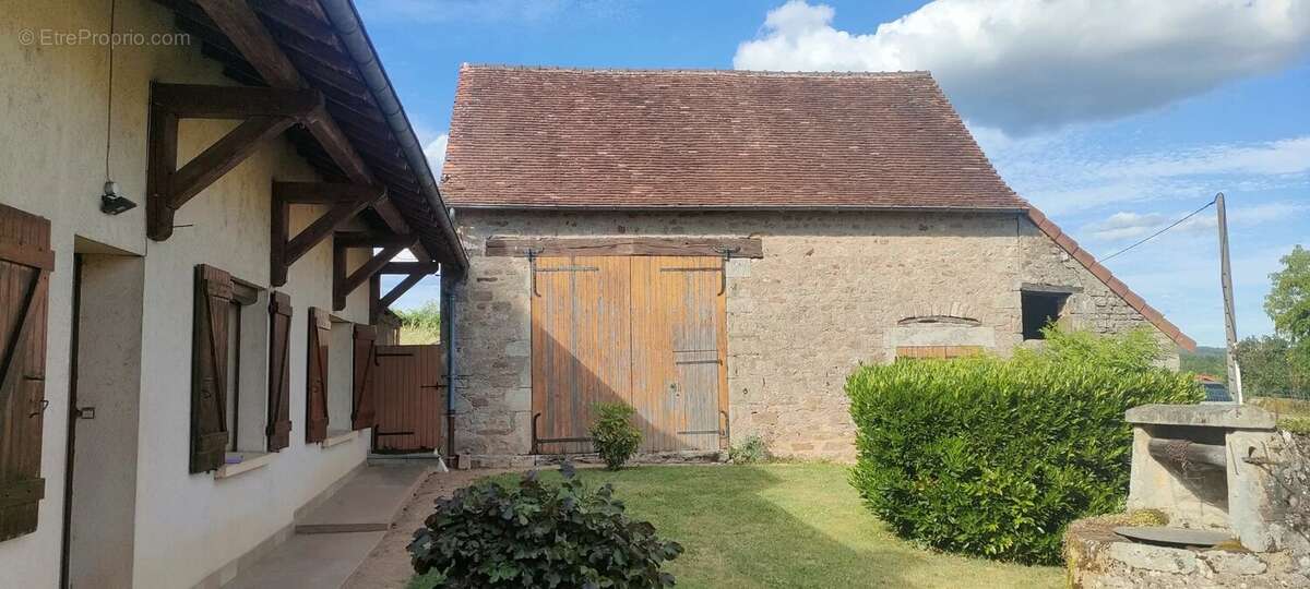 Maison à VENDENESSE-LES-CHAROLLES
