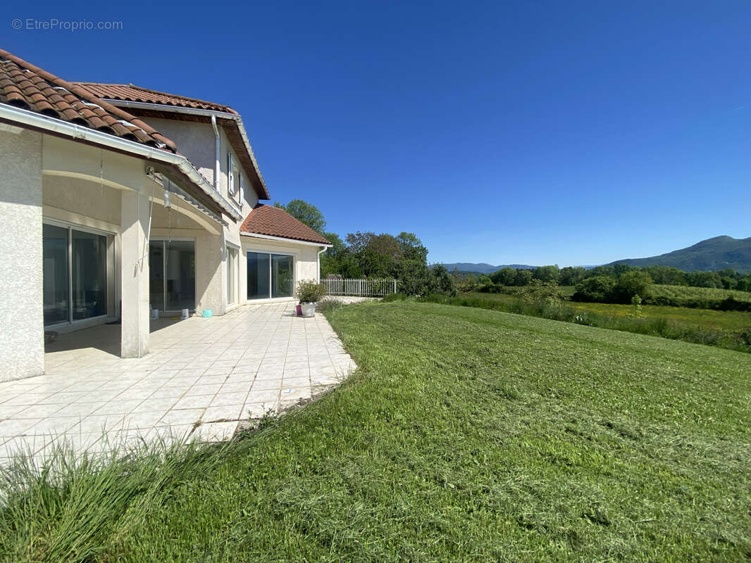 Maison à YENNE