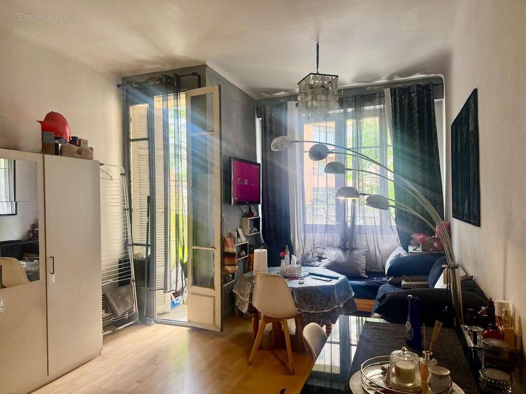 Appartement à MARSEILLE-4E