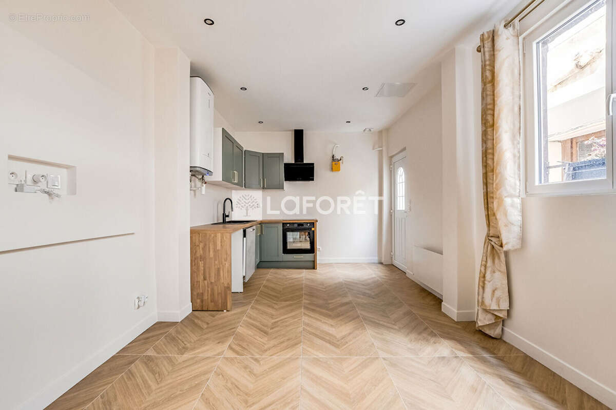 Appartement à PARIS-14E