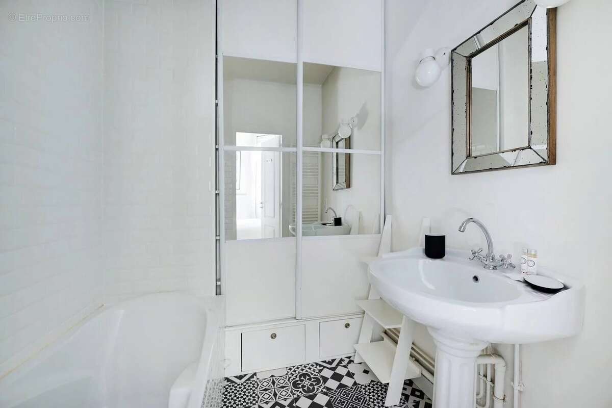 Appartement à PARIS-16E