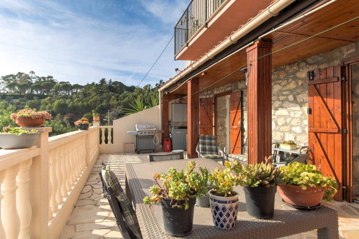 Appartement à EZE
