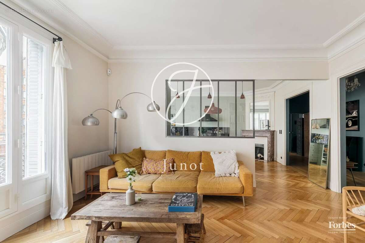Appartement à PARIS-18E