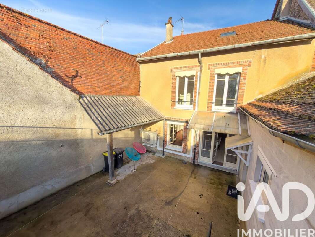Maison 169 m² à Villeseneux  - photo 2