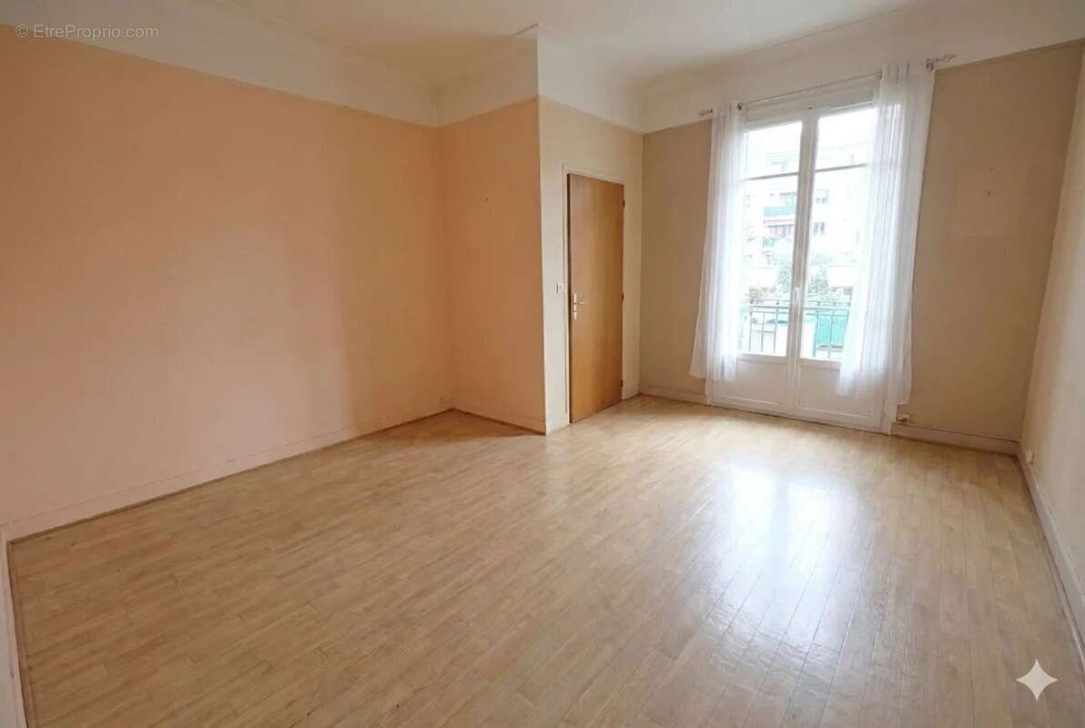 Appartement à SAINT-LAURENT-DU-VAR