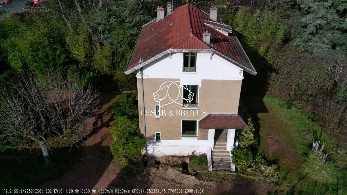 Appartement à CHARBONNIERES-LES-BAINS