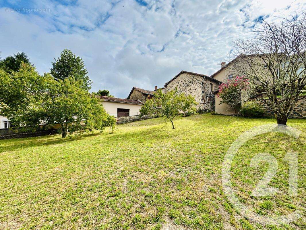 Maison à SAINT-LAURENT-SUR-GORRE
