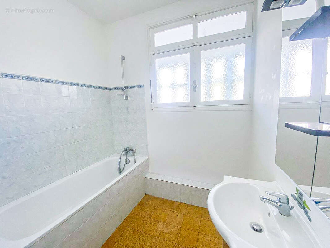 Toulon - Port : Appartement T2 avec balcon - photo 5