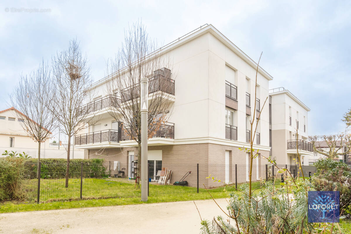 Appartement à LES PAVILLONS-SOUS-BOIS
