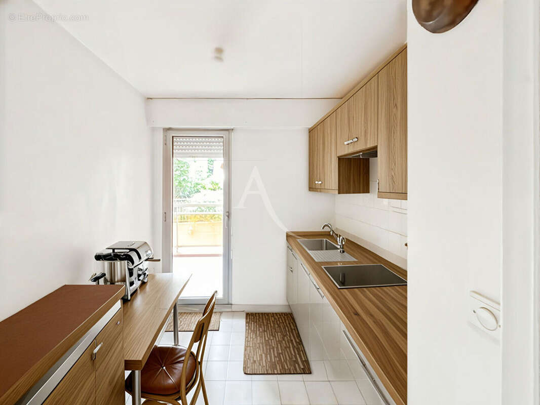 LE CANNET  Appartement  2 pièces 45m² avec terrasse, garage, cave et piscine - photo 6